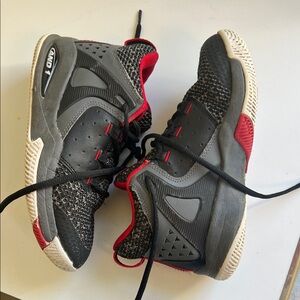 AND1 Kids Basketball Shoe, Size 3 Wide